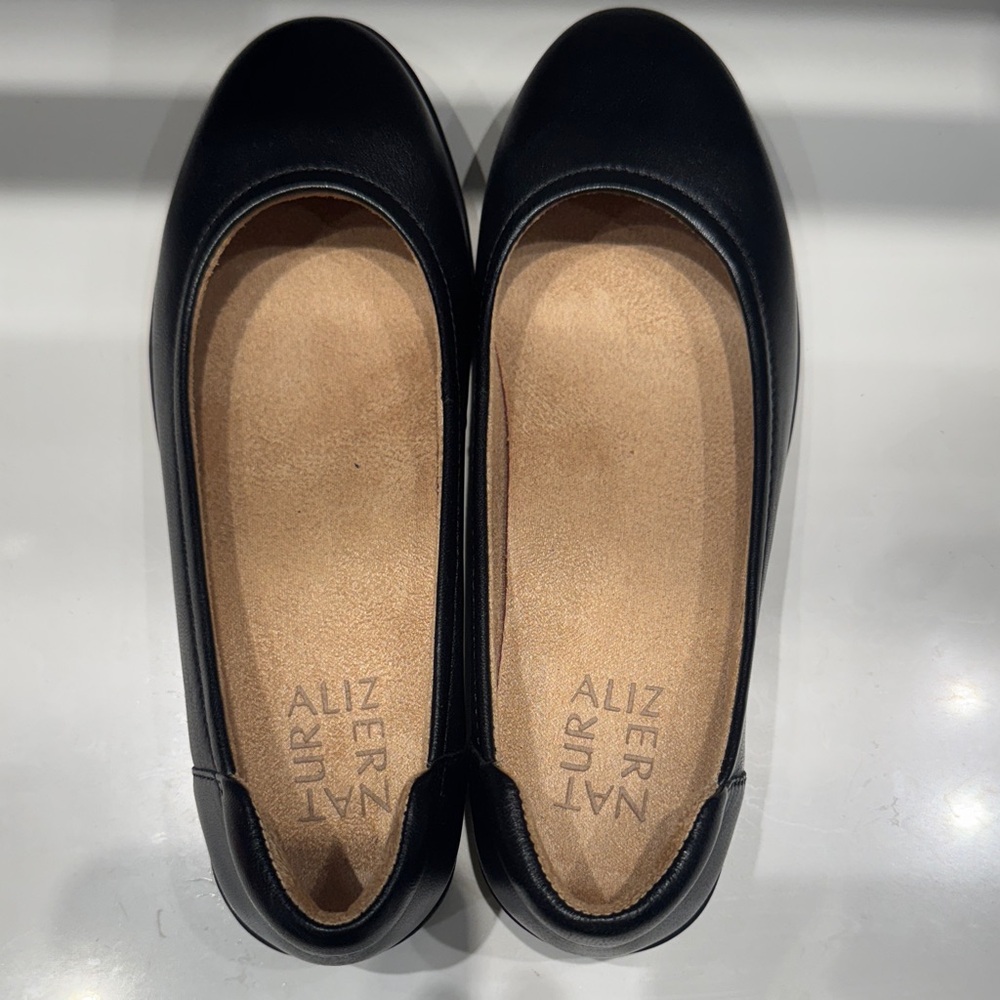 Naturalizer Women's Classic Black Flats size 5M